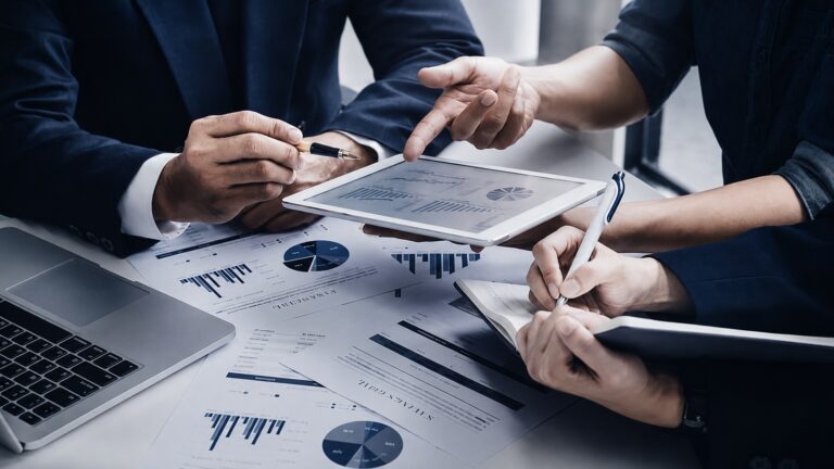 B2B team planning an account-based marketing strategy around target accounts, buying groups and account progression.